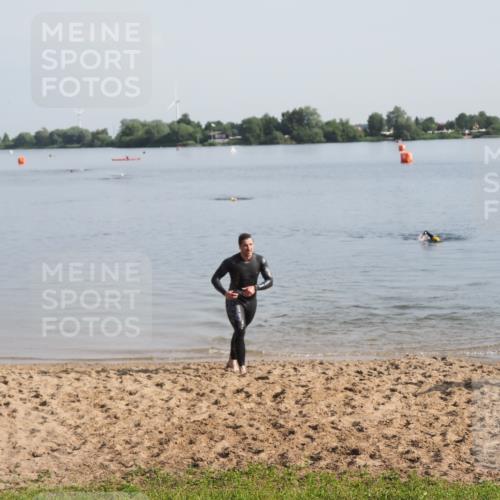 21.06.2025 - 27. Vierlanden-Triathlon MichiJ http://msf.ph/oto/7978586 15.06.2026 08:50:08 Schwimmen 68 meine-sportfotos.de