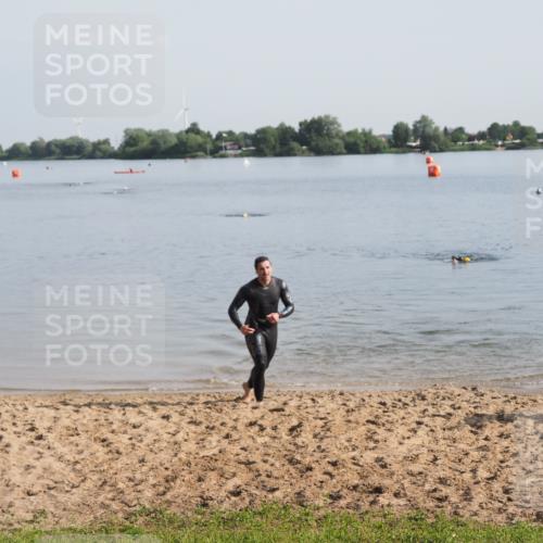 21.06.2025 - 27. Vierlanden-Triathlon MichiJ http://msf.ph/oto/7978588 15.06.2026 08:50:09 Schwimmen 68 meine-sportfotos.de