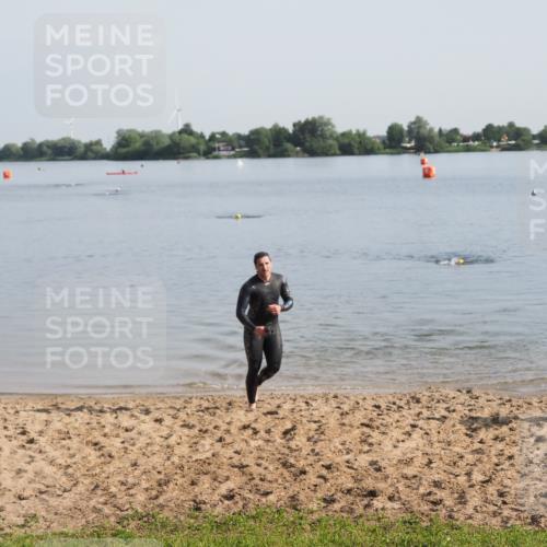 21.06.2025 - 27. Vierlanden-Triathlon MichiJ http://msf.ph/oto/7978590 15.06.2026 08:50:09 Schwimmen 68 meine-sportfotos.de