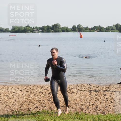 21.06.2025 - 27. Vierlanden-Triathlon MichiJ http://msf.ph/oto/7978640 15.06.2026 08:50:11 Schwimmen 68 meine-sportfotos.de