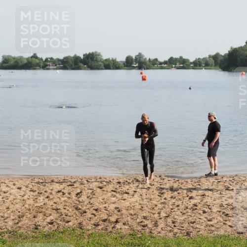 21.06.2025 - 27. Vierlanden-Triathlon MichiJ http://msf.ph/oto/7978659 15.06.2026 08:50:32 Schwimmen 143 meine-sportfotos.de