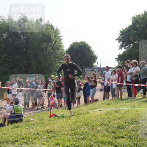 15.06.2025 - 27. Vierlanden-Triathlon KatJ http://msf.ph/oto/7978660 15.06.2025 08:41:06 Schwimmen 99, 114, 129, 147 meine-sportfotos.de