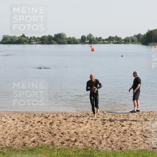 21.06.2025 - 27. Vierlanden-Triathlon MichiJ http://msf.ph/oto/7978662 15.06.2026 08:50:33 Schwimmen 143 meine-sportfotos.de