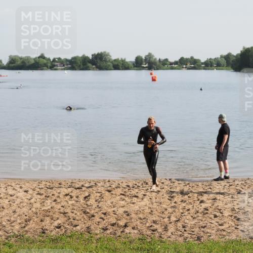 21.06.2025 - 27. Vierlanden-Triathlon MichiJ http://msf.ph/oto/7978667 15.06.2026 08:50:33 Schwimmen 143 meine-sportfotos.de