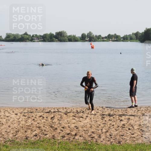 21.06.2025 - 27. Vierlanden-Triathlon MichiJ http://msf.ph/oto/7978669 15.06.2026 08:50:33 Schwimmen 143 meine-sportfotos.de