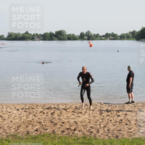 21.06.2025 - 27. Vierlanden-Triathlon MichiJ http://msf.ph/oto/7978673 15.06.2026 08:50:33 Schwimmen 143 meine-sportfotos.de
