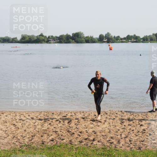 21.06.2025 - 27. Vierlanden-Triathlon MichiJ http://msf.ph/oto/7978682 15.06.2026 08:50:33 Schwimmen 143 meine-sportfotos.de
