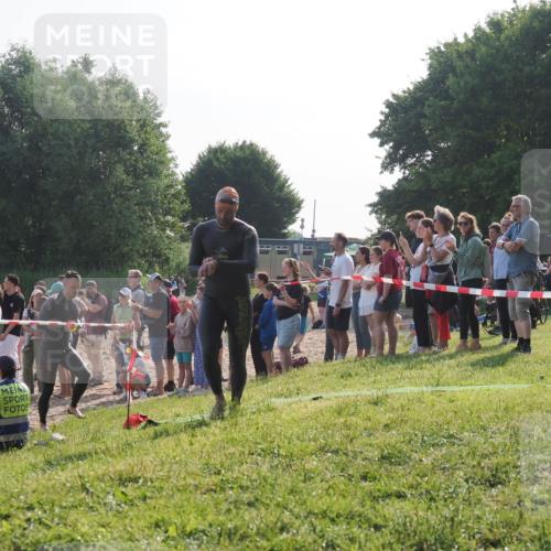 15.06.2025 - 27. Vierlanden-Triathlon KatJ http://msf.ph/oto/7978699 15.06.2025 08:41:09 Schwimmen 99, 109, 114, 129, 138, 147 meine-sportfotos.de