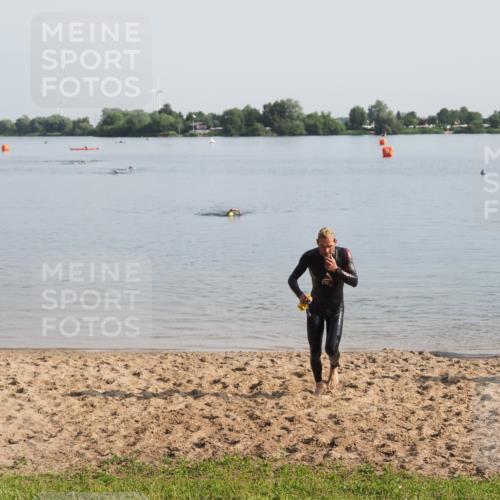 21.06.2025 - 27. Vierlanden-Triathlon MichiJ http://msf.ph/oto/7978700 15.06.2026 08:50:34 Schwimmen 143 meine-sportfotos.de