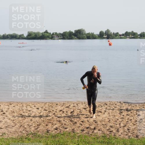 21.06.2025 - 27. Vierlanden-Triathlon MichiJ http://msf.ph/oto/7978705 15.06.2026 08:50:34 Schwimmen 143 meine-sportfotos.de