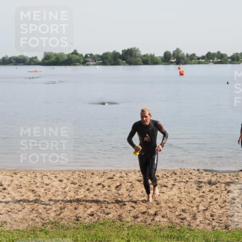 21.06.2025 - 27. Vierlanden-Triathlon MichiJ http://msf.ph/oto/7978719 15.06.2026 08:50:35 Schwimmen 143 meine-sportfotos.de