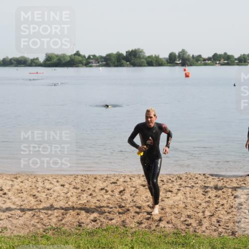 21.06.2025 - 27. Vierlanden-Triathlon MichiJ http://msf.ph/oto/7978721 15.06.2026 08:50:35 Schwimmen 143 meine-sportfotos.de