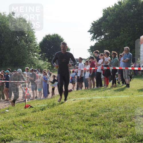 15.06.2025 - 27. Vierlanden-Triathlon KatJ http://msf.ph/oto/7978730 15.06.2025 08:41:12 Schwimmen 22, 99, 109, 114, 129, 138, 147, 176 meine-sportfotos.de