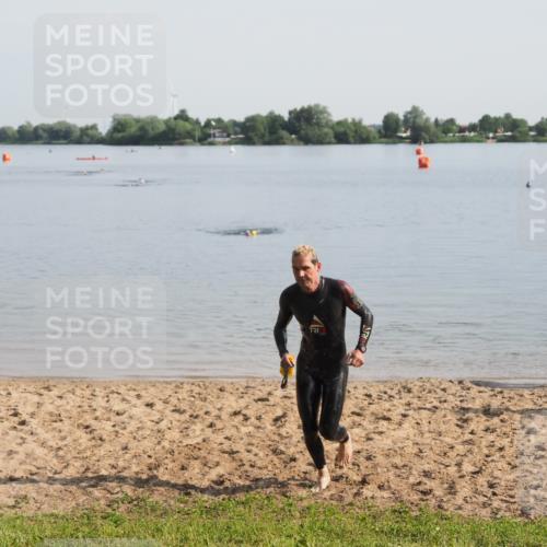 21.06.2025 - 27. Vierlanden-Triathlon MichiJ http://msf.ph/oto/7978734 15.06.2026 08:50:35 Schwimmen 143 meine-sportfotos.de