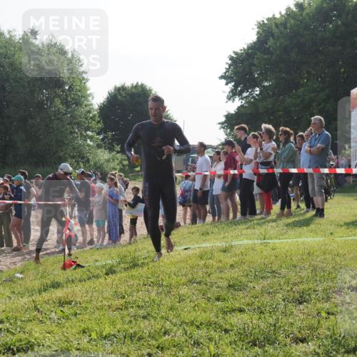 15.06.2025 - 27. Vierlanden-Triathlon KatJ http://msf.ph/oto/7978736 15.06.2025 08:41:12 Schwimmen 22, 99, 109, 114, 129, 138, 147, 176 meine-sportfotos.de