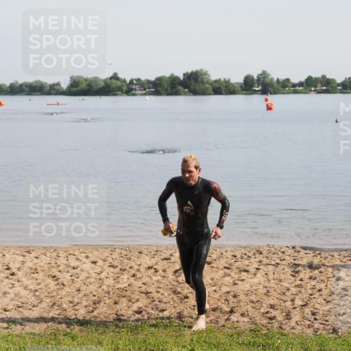 21.06.2025 - 27. Vierlanden-Triathlon MichiJ http://msf.ph/oto/7978740 15.06.2026 08:50:36 Schwimmen 143 meine-sportfotos.de