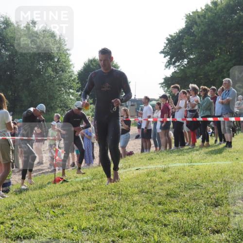 15.06.2025 - 27. Vierlanden-Triathlon KatJ http://msf.ph/oto/7978745 15.06.2025 08:41:13 Schwimmen 22, 99, 109, 129, 138, 147, 176 meine-sportfotos.de