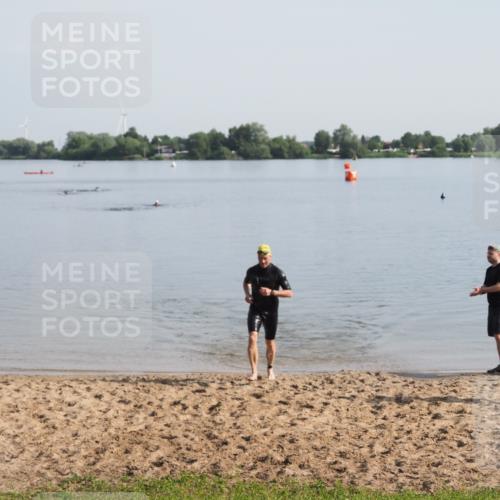 21.06.2025 - 27. Vierlanden-Triathlon MichiJ http://msf.ph/oto/7978750 15.06.2026 08:51:09 Schwimmen 90 meine-sportfotos.de
