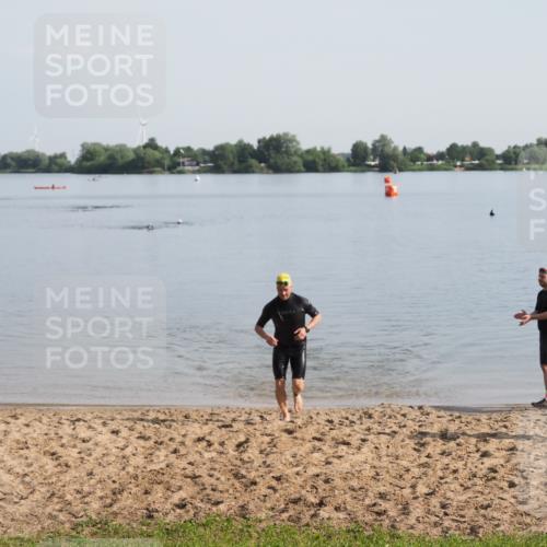 21.06.2025 - 27. Vierlanden-Triathlon MichiJ http://msf.ph/oto/7978754 15.06.2026 08:51:10 Schwimmen 90 meine-sportfotos.de