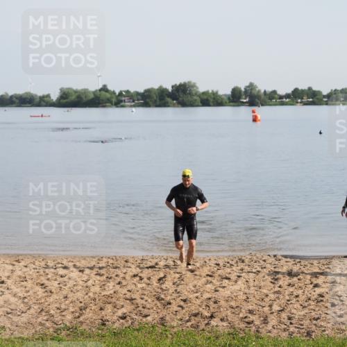 21.06.2025 - 27. Vierlanden-Triathlon MichiJ http://msf.ph/oto/7978763 15.06.2026 08:51:10 Schwimmen 90 meine-sportfotos.de