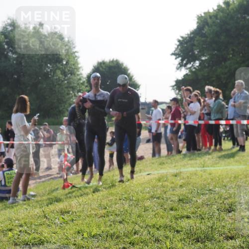 15.06.2025 - 27. Vierlanden-Triathlon KatJ http://msf.ph/oto/7978771 15.06.2025 08:41:15 Schwimmen 22, 99, 109, 111, 129, 138, 147, 176 meine-sportfotos.de