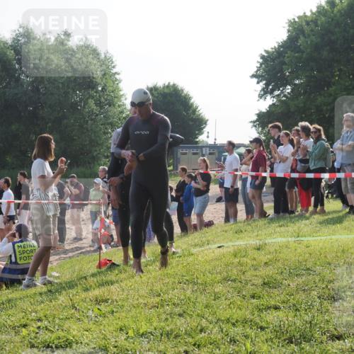 15.06.2025 - 27. Vierlanden-Triathlon KatJ http://msf.ph/oto/7978779 15.06.2025 08:41:16 Schwimmen 22, 99, 109, 111, 129, 138, 147, 176 meine-sportfotos.de