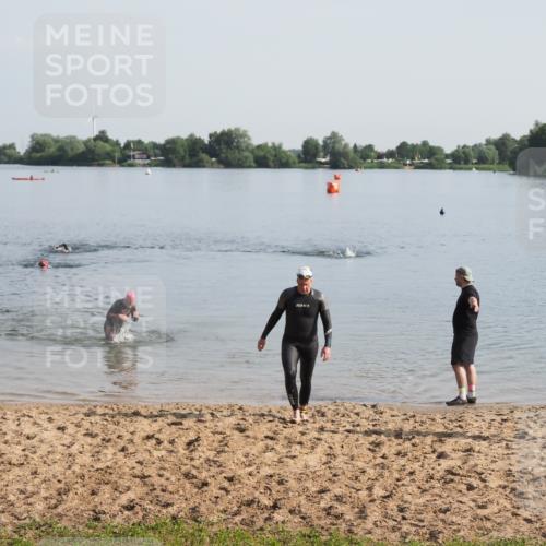 21.06.2025 - 27. Vierlanden-Triathlon MichiJ http://msf.ph/oto/7978920 15.06.2026 08:52:44 Schwimmen 98, 233 meine-sportfotos.de