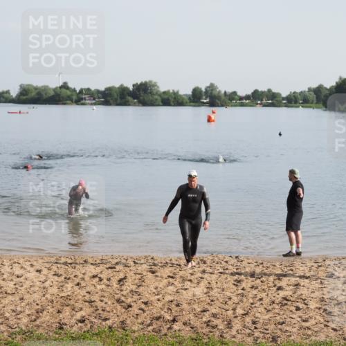 21.06.2025 - 27. Vierlanden-Triathlon MichiJ http://msf.ph/oto/7978922 15.06.2026 08:52:44 Schwimmen 98, 233 meine-sportfotos.de