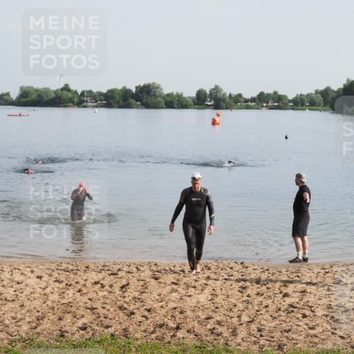 21.06.2025 - 27. Vierlanden-Triathlon MichiJ http://msf.ph/oto/7978926 15.06.2026 08:52:44 Schwimmen 98, 233 meine-sportfotos.de