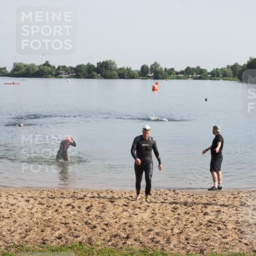 21.06.2025 - 27. Vierlanden-Triathlon MichiJ http://msf.ph/oto/7978938 15.06.2026 08:52:44 Schwimmen 98, 233 meine-sportfotos.de
