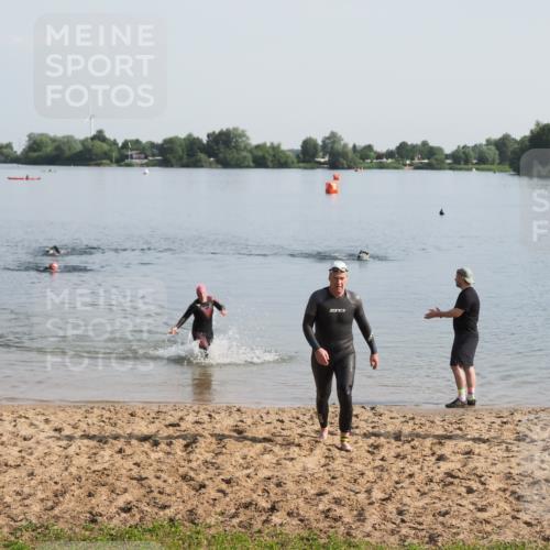 21.06.2025 - 27. Vierlanden-Triathlon MichiJ http://msf.ph/oto/7978954 15.06.2026 08:52:46 Schwimmen 98, 233 meine-sportfotos.de