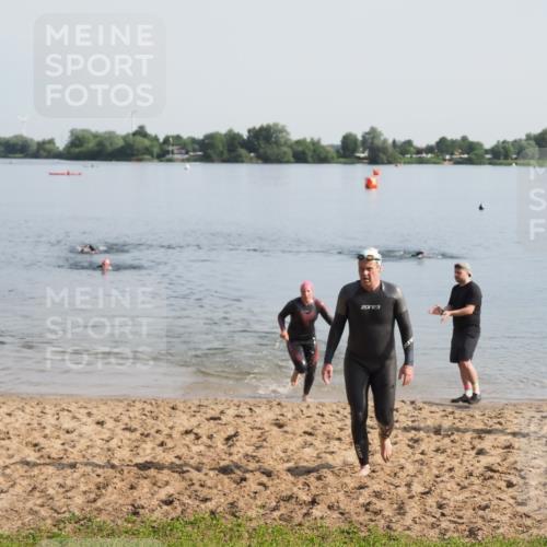 21.06.2025 - 27. Vierlanden-Triathlon MichiJ http://msf.ph/oto/7978972 15.06.2026 08:52:48 Schwimmen 98, 233 meine-sportfotos.de