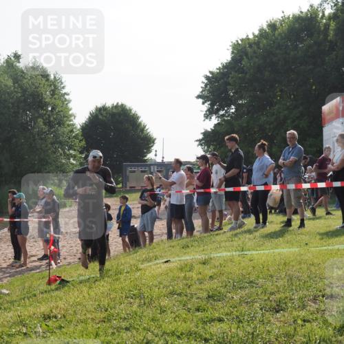 15.06.2025 - 27. Vierlanden-Triathlon KatJ http://msf.ph/oto/7978981 15.06.2025 08:42:10 Schwimmen 121, 128, 135 meine-sportfotos.de