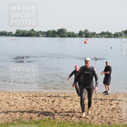 21.06.2025 - 27. Vierlanden-Triathlon MichiJ http://msf.ph/oto/7978982 15.06.2026 08:52:49 Schwimmen 98, 233 meine-sportfotos.de