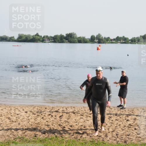 21.06.2025 - 27. Vierlanden-Triathlon MichiJ http://msf.ph/oto/7978985 15.06.2026 08:52:49 Schwimmen 98, 233 meine-sportfotos.de