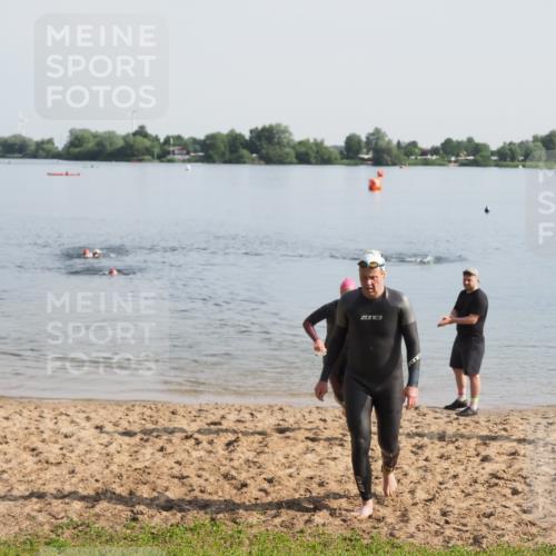 21.06.2025 - 27. Vierlanden-Triathlon MichiJ http://msf.ph/oto/7978988 15.06.2026 08:52:49 Schwimmen 98, 233 meine-sportfotos.de