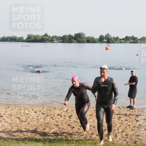 21.06.2025 - 27. Vierlanden-Triathlon MichiJ http://msf.ph/oto/7978998 15.06.2026 08:52:50 Schwimmen 98, 233 meine-sportfotos.de