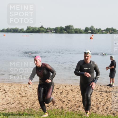 21.06.2025 - 27. Vierlanden-Triathlon MichiJ http://msf.ph/oto/7979009 15.06.2026 08:52:50 Schwimmen 98, 233 meine-sportfotos.de