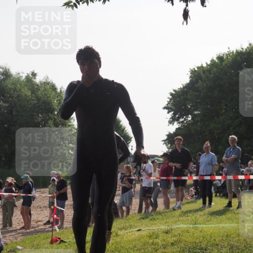 15.06.2025 - 27. Vierlanden-Triathlon KatJ http://msf.ph/oto/7979083 15.06.2025 08:42:21 Schwimmen 71, 121, 135, 191 meine-sportfotos.de