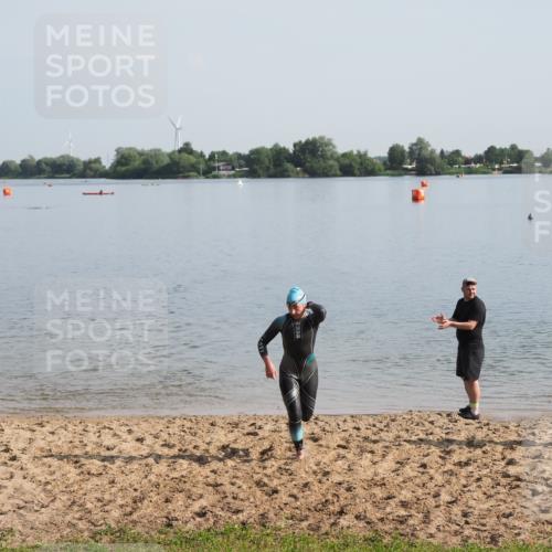 21.06.2025 - 27. Vierlanden-Triathlon MichiJ http://msf.ph/oto/7979142 15.06.2026 08:53:45 Schwimmen 202 meine-sportfotos.de