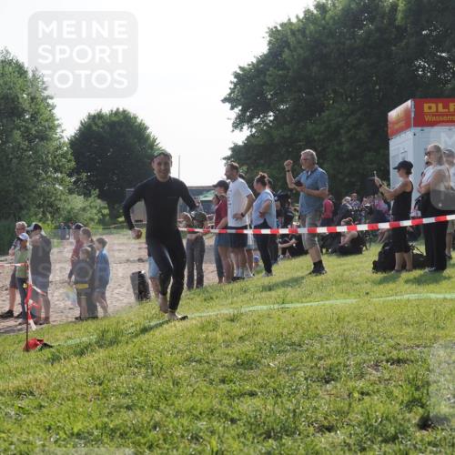 15.06.2025 - 27. Vierlanden-Triathlon KatJ http://msf.ph/oto/7979143 15.06.2025 08:43:02 Schwimmen 18, 72, 137, 154 meine-sportfotos.de