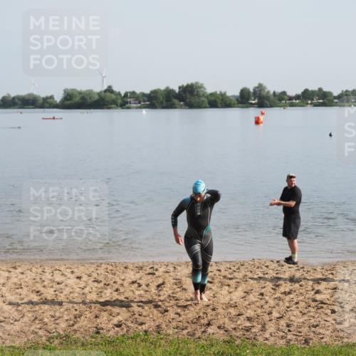 21.06.2025 - 27. Vierlanden-Triathlon MichiJ http://msf.ph/oto/7979153 15.06.2026 08:53:46 Schwimmen 202 meine-sportfotos.de
