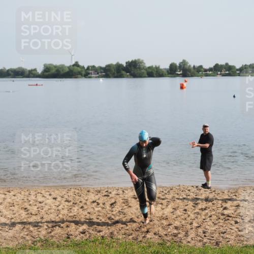21.06.2025 - 27. Vierlanden-Triathlon MichiJ http://msf.ph/oto/7979159 15.06.2026 08:53:46 Schwimmen 202 meine-sportfotos.de