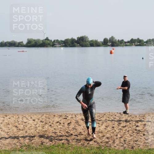 21.06.2025 - 27. Vierlanden-Triathlon MichiJ http://msf.ph/oto/7979162 15.06.2026 08:53:46 Schwimmen 202 meine-sportfotos.de
