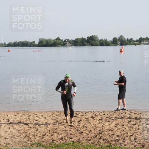 21.06.2025 - 27. Vierlanden-Triathlon MichiJ http://msf.ph/oto/7979172 15.06.2026 08:54:49 Schwimmen 108 meine-sportfotos.de
