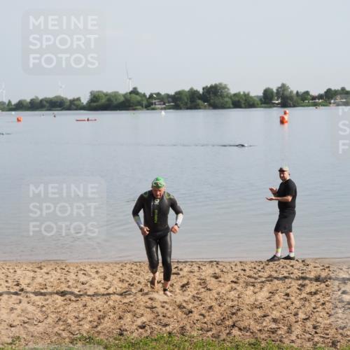 21.06.2025 - 27. Vierlanden-Triathlon MichiJ http://msf.ph/oto/7979174 15.06.2026 08:54:49 Schwimmen 108 meine-sportfotos.de