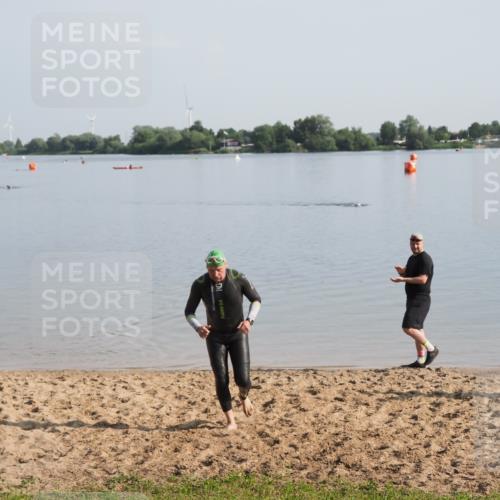 21.06.2025 - 27. Vierlanden-Triathlon MichiJ http://msf.ph/oto/7979181 15.06.2026 08:54:49 Schwimmen 108 meine-sportfotos.de