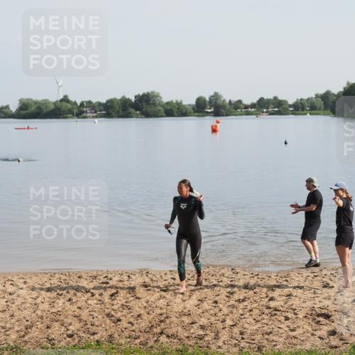 21.06.2025 - 27. Vierlanden-Triathlon MichiJ http://msf.ph/oto/7979192 15.06.2026 08:55:36 Schwimmen 225 meine-sportfotos.de