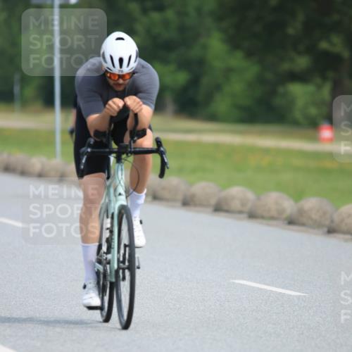 15.06.2025 - 27. Vierlanden-Triathlon H.Heesch http://msf.ph/oto/7979193 15.06.2025 10:27:43 Radfahren 49, 75, 100, 505, 529, 552 meine-sportfotos.de