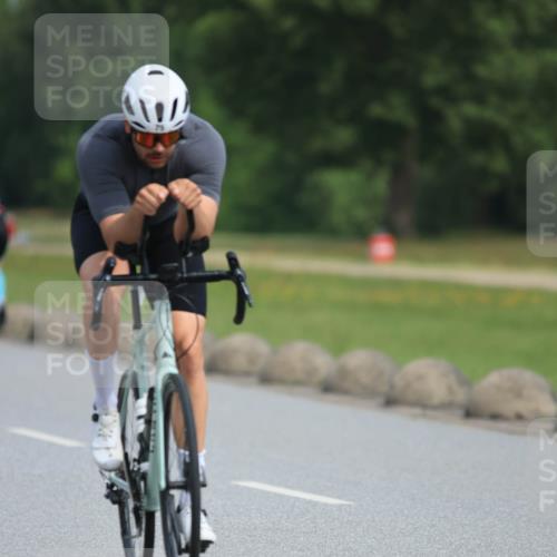 15.06.2025 - 27. Vierlanden-Triathlon H.Heesch http://msf.ph/oto/7979195 15.06.2025 10:27:43 Radfahren 49, 75, 100, 505, 529, 552 meine-sportfotos.de